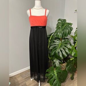 🛍️ Sweet Storm cute strap shoulder dress size medium with excellent condition.
